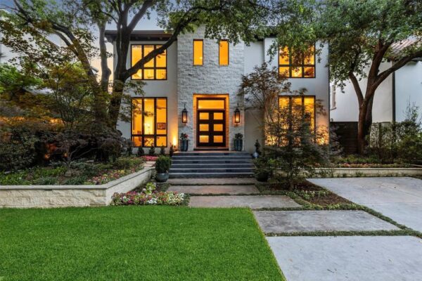 Exquisite Home in Highland Park: Sophistication, Luxury, and Serenity with Listing Price at $4,995,000