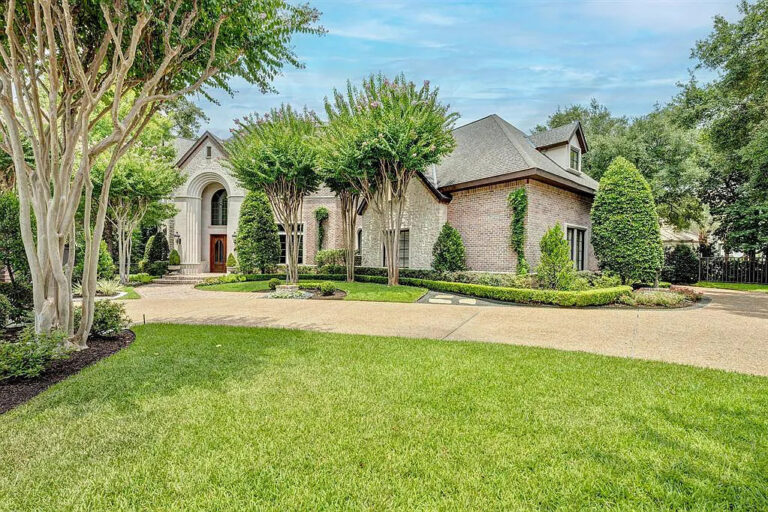 Listed At 4.5M, This Beautifully Designed 4 Bedroom Home in Houston