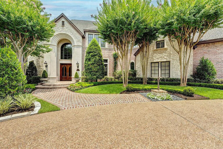 Listed At 4.5M, This Beautifully Designed 4 Bedroom Home in Houston, Texas Enhances With a Wet