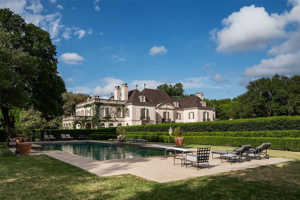 5619 Walnut Hill Lane Home in Dallas, Texas. This luxurious and expertly crafted residential property is an exclusive listing located in Preston Hollow, spanning over 15 acres of private estate. The estate comprises a stunning 27,000 sqft limestone mansion with 14ft ceilings, a 3,000 sqft guest house, and a 4,800 sqft recreational complex complete with a theatre. 
