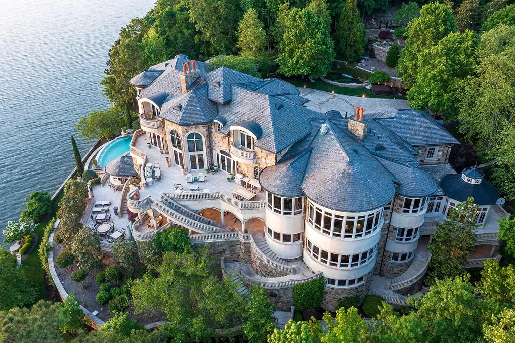 6500 Solitude Drive Home in Chattanooga, Tennessee. Presenting Chateau des Reves, a magnificent estate that embodies the essence of luxury and serves as a testament to timeless quality. Nestled behind gated privacy and sprawling across vast acreage, this extraordinary property offers an abundance of year-round deep water frontage with awe-inspiring views and direct access to the Gulf of Mexico. 