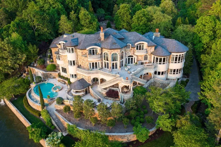 Chateau des Reves: A Timeless Masterpiece of Luxury and Elegance with Breathtaking Views in Tennessee for $16,500,000