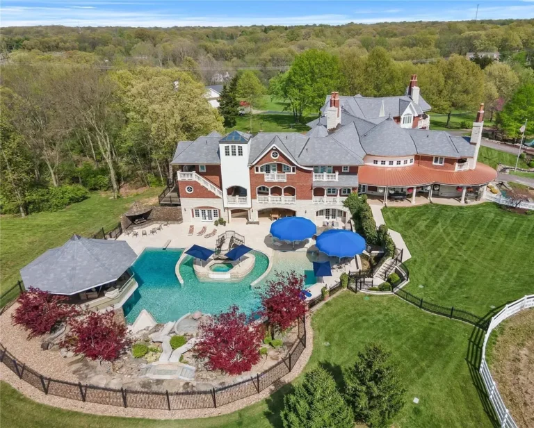 Unparalleled 20-Acre Luxury Estate with Redefining Living for Multigenerational Families in Missouri for $13,900,000