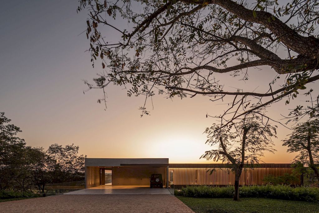 AP House in Brazil, a Fluid Dialogue with Nature by Patricia Bergantin