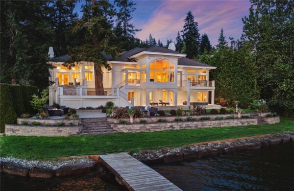Breathtaking Waterfront Estate on East Lake Sammamish: A Contemporary ...
