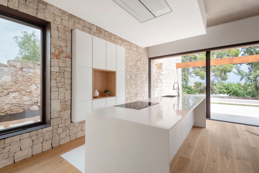 Casa R Created from two Parallel Stone Walls by Ascoz Arquitectura