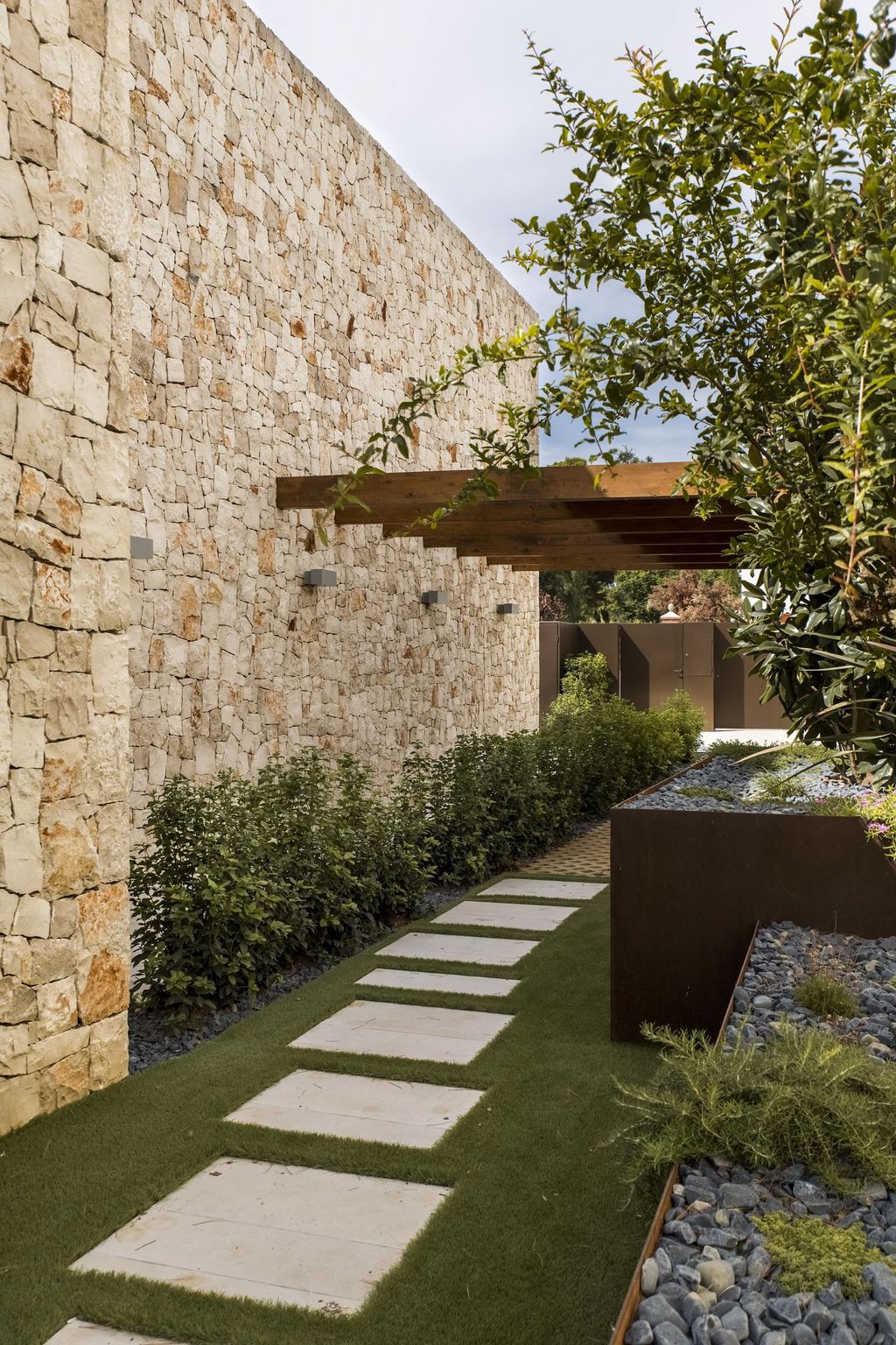 Casa R Created from two Parallel Stone Walls by Ascoz Arquitectura