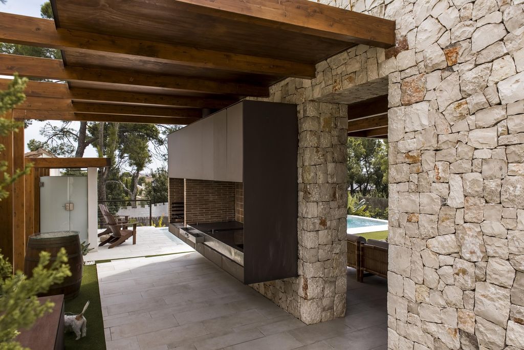 Casa R Created from two Parallel Stone Walls by Ascoz Arquitectura