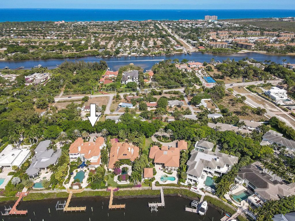 Welcome to 456 Mariner Drive, Jupiter, Florida - a stunning 5BR/6BA estate with 9,101 sq ft living space and a 0.60-acre lot. 