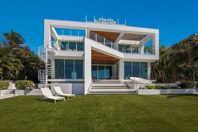 Discover the Stunning Waterfront Oasis in the $15 Million Modern Marvel in Sarasota, Florida