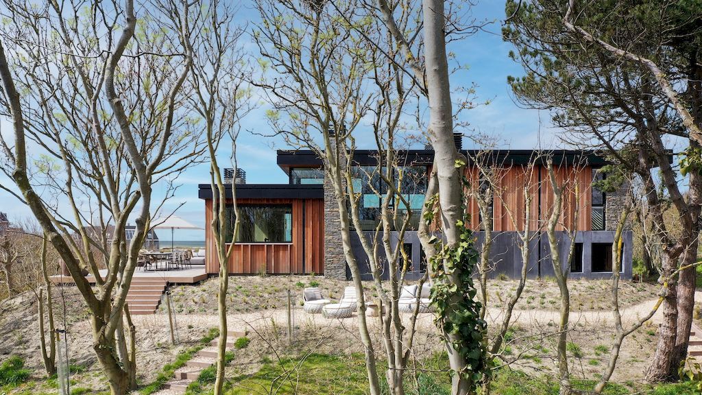 Dune Villa V, an Oasis of Peace and Relaxation by BNLA Architecten