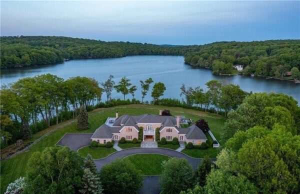 Exceptional Private Peninsula Estate on Taunton Lake, CT: 900 Feet of ...