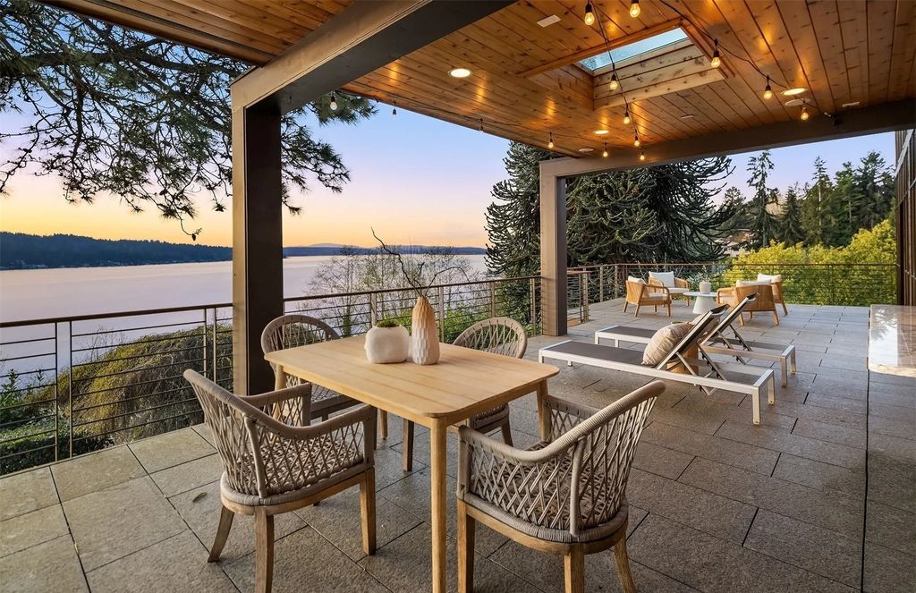 Extraordinary Design and Lake Washington Views: Seattle, WA Home Listed at $3.499M