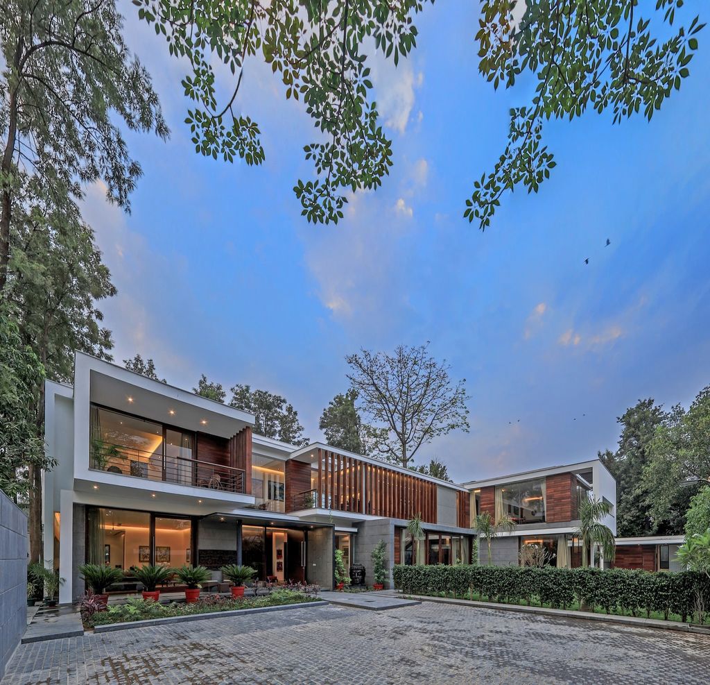 Gallery House, Impressive Architectural Masterpiece by DADA Partners