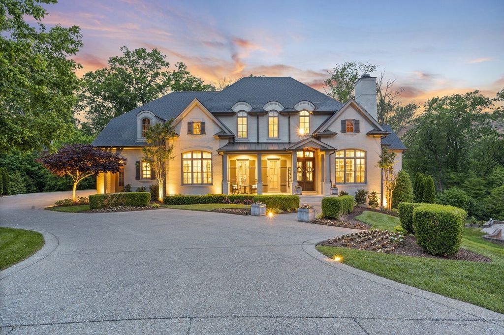 Impressive Designer Home in Brentwood, TN: A Masterpiece of Elegance and Sophistication for $3.5M