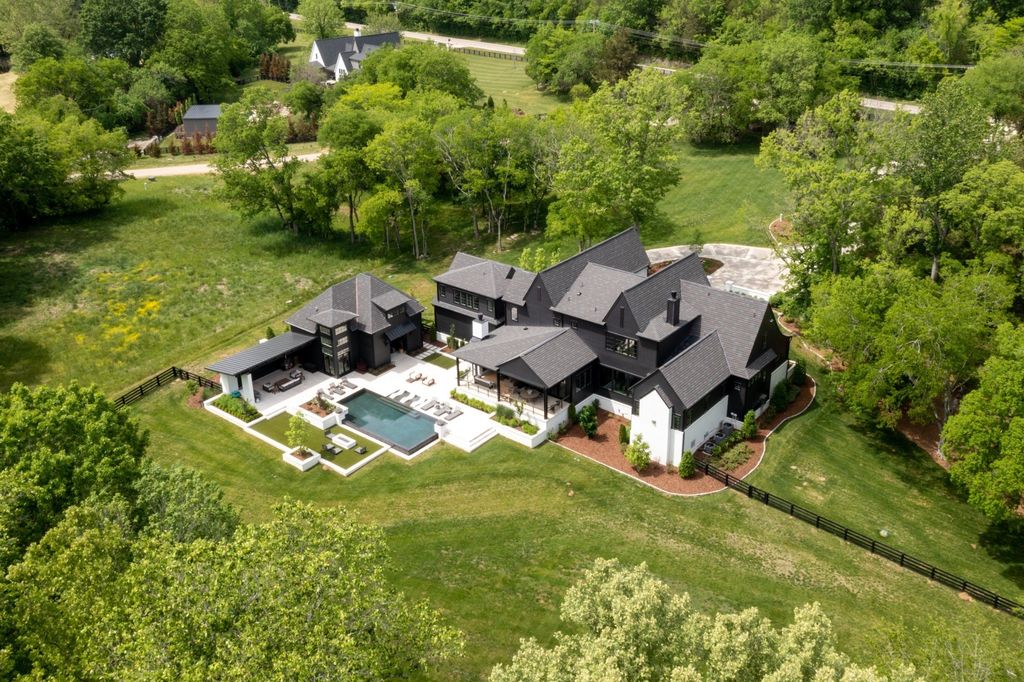 Luxurious Estate in College Grove, TN: A Magnificent Residence Crafted for Unmatched Opulence and Comfort, Listed at $8M