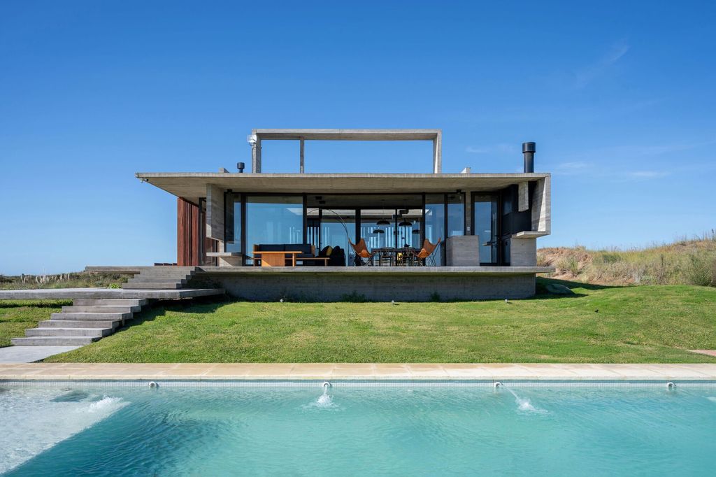 Médanos House in Argentina by Besonias Almeida Arquitectos