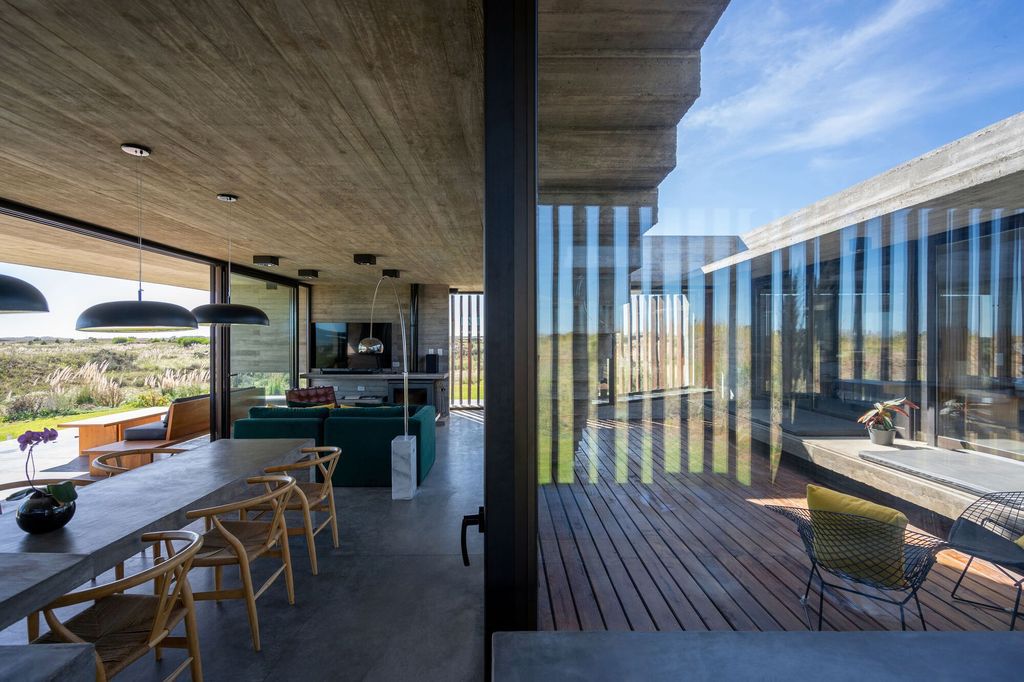 Médanos House in Argentina by Besonias Almeida Arquitectos