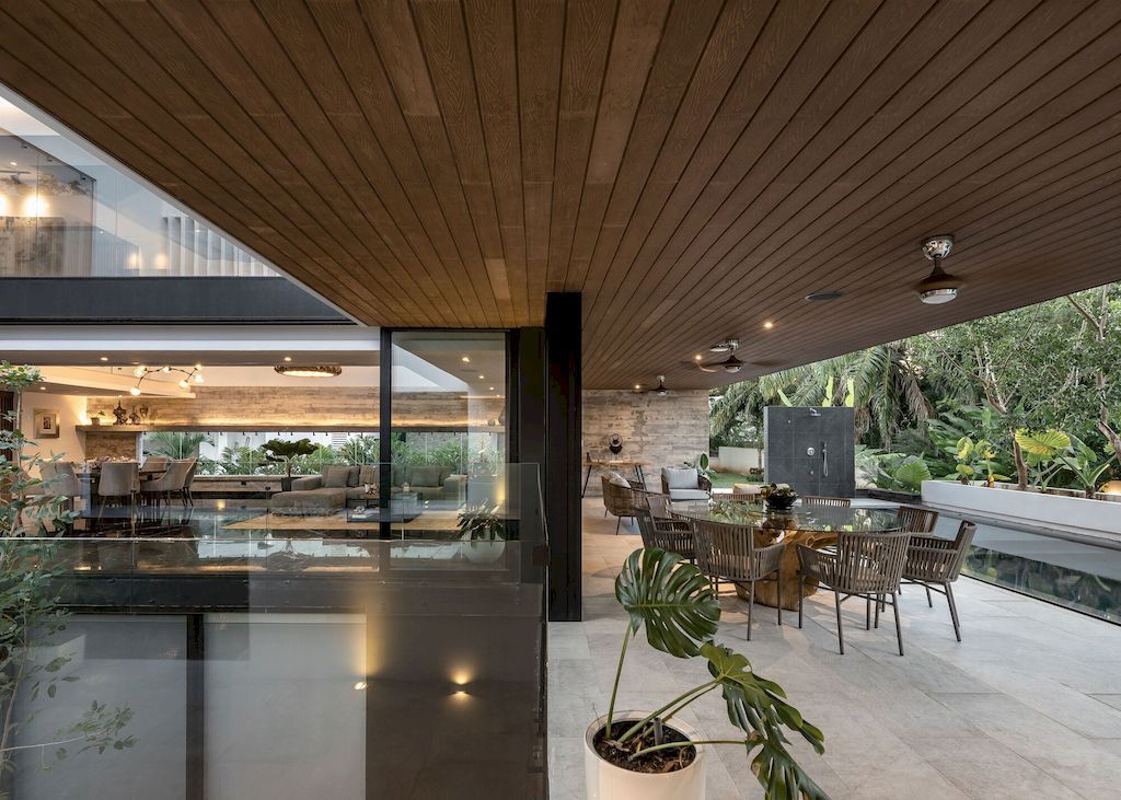 Mulix House, Harmonious Retreat Immersed in Nature by Arkham Projects