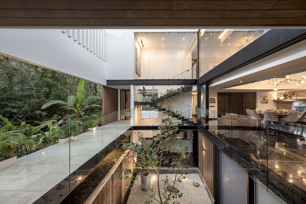 Mulix House, Harmonious Retreat Immersed in Nature by Arkham Projects