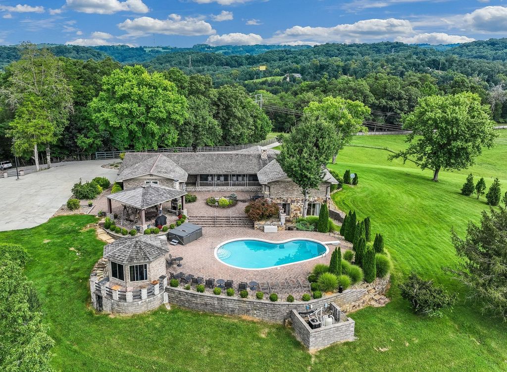 Stunning 250-Acre Turnkey Estate in Strawberry Plains, TN - A Haven for Gentleman's Farm Enthusiasts, Priced at $5.799 Million
