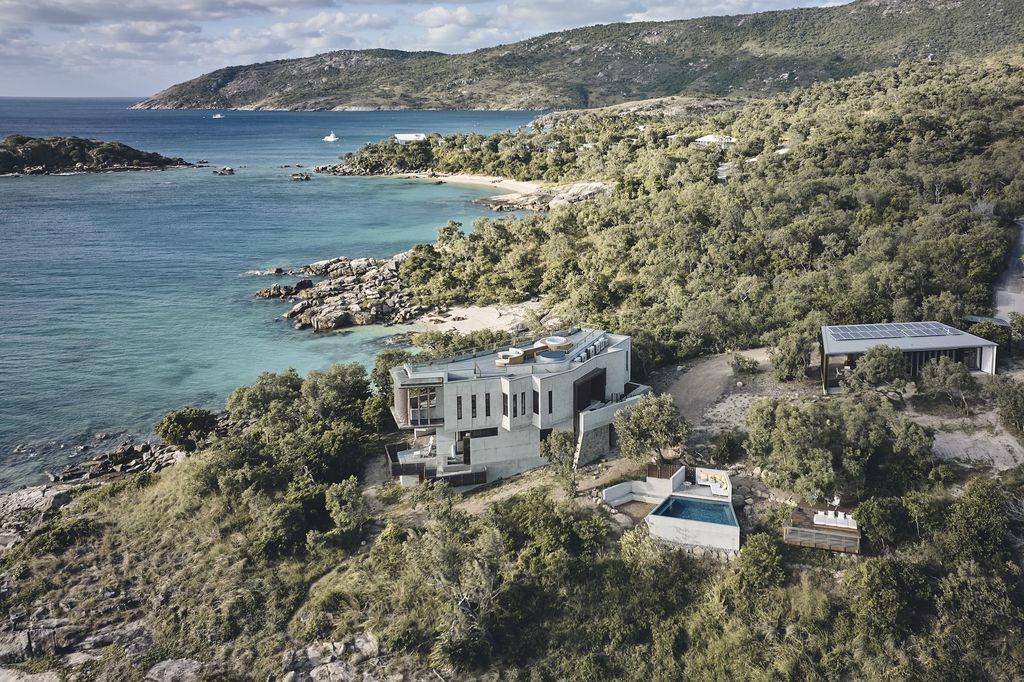 The House at Lizard Island Offers Stunning Ocean Views by JDA Co