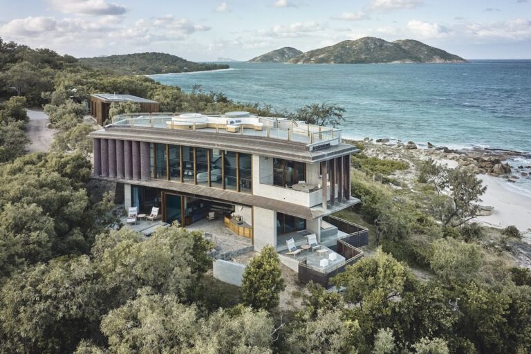 The House at Lizard Island Offers Stunning Ocean Views by JDA Co