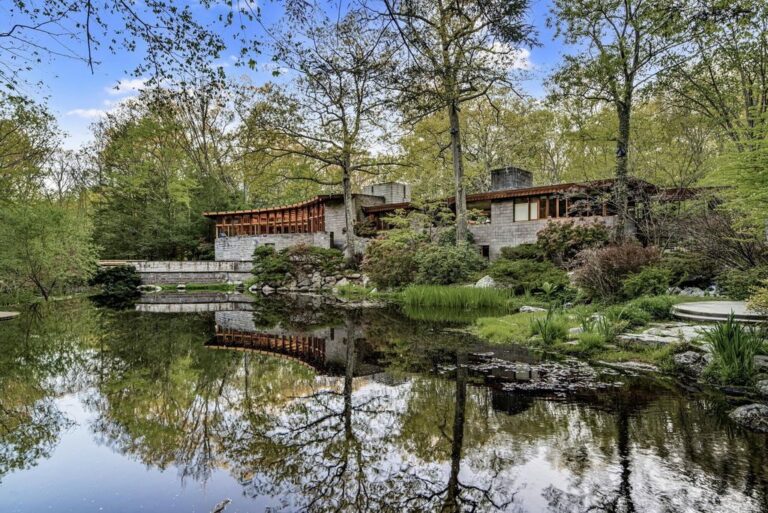 Unveiling Tirranna: Where Architectural Brilliance Merges Geometric  Complexity with Nature’s Graceful Curves in New Canaan, CT – Listed at  $8M