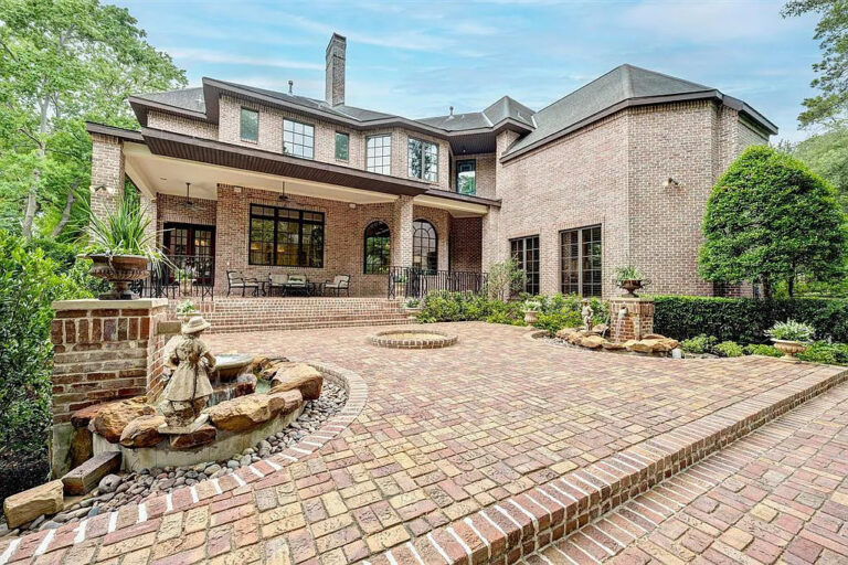 Listed At $4.5M, This Beautifully Designed 4 Bedroom Home in Houston, Texas Enhances With a Wet Bar and Game Room