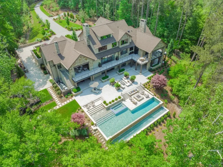 A Tranquil Lakefront Retreat of Unparalleled Luxury in Mooresville, North Carolina