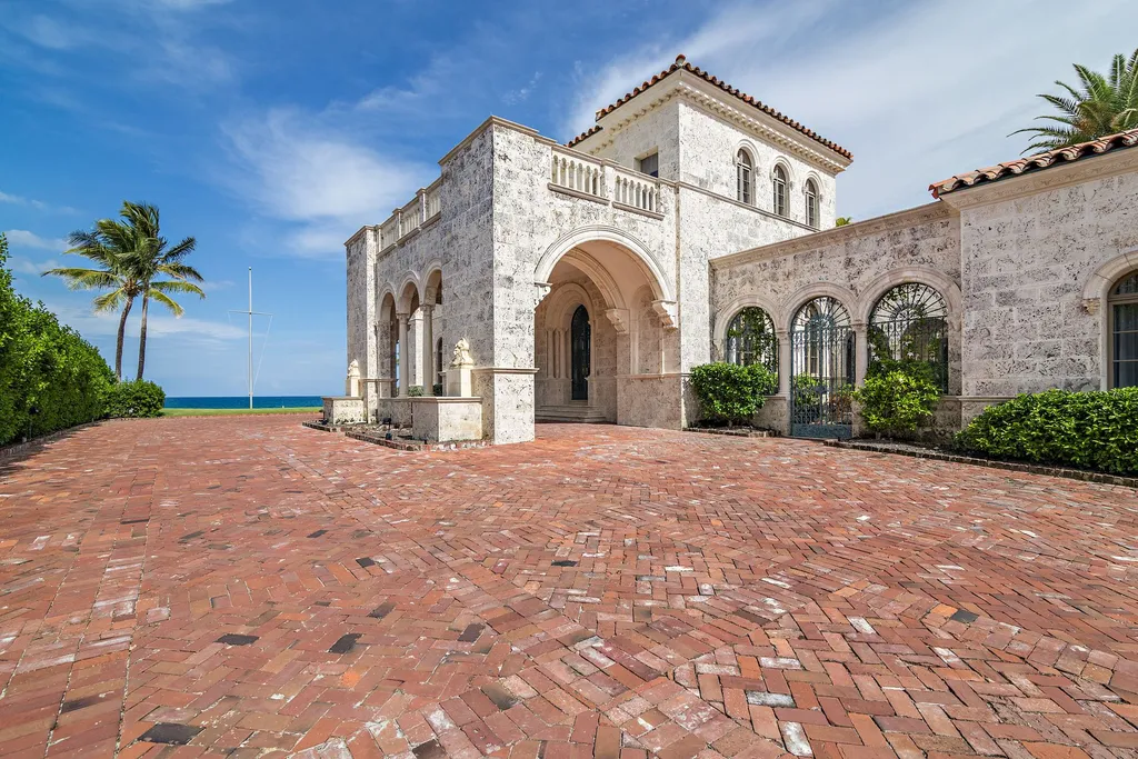 1295 S Ocean Boulevard Home in Palm Beach, Florida. Palm Beach, Florida - La Follia, an exquisite property standing as the sole direct ocean-to-lake estate on Palm Beach, emerges as one of the most prestigious and significant residences on the island. Elevated 24 feet above sea level and boasting an impressive 210 feet of direct water frontage, this Italian Renaissance home pays homage to Palm Beach's illustrious Fatio Era of the 1920s while commanding breathtaking views of the Atlantic Ocean and the Intracoastal Waterway.