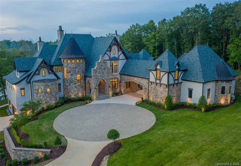 Grand Lac Chateau – A Timeless Masterpiece on Lake Norman in North Carolina