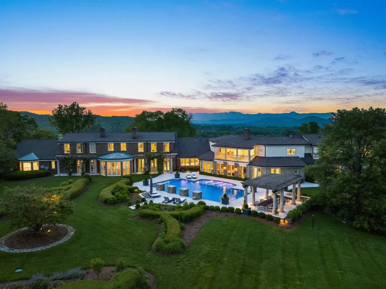 Luxurious In-Town Estate “Bella Vista” – A Breathtaking Retreat on 46 Acres in Tennessee for $12,500,000