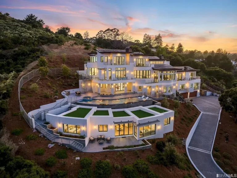 The Skyward Retreat: A Modern Hilltop Mansion with Unparalleled Views in Hillsborough, California Asking for $32,000,000