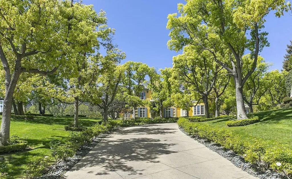 23 Beverly Park Terrace Home in Beverly Hills, California. Step into an enchanting and private world where the allure of an English Country Estate intertwines the pedigree of famed architect Richard Landry with the timeless sophistication of European grandeur. As featured in Architectural Digest, this remarkable estate stands as a testament to refined elegance and enduring style, situated on over 3 acres of manicured grounds in one of the world's most prestigious guard gated enclaves, North Beverly Park. 