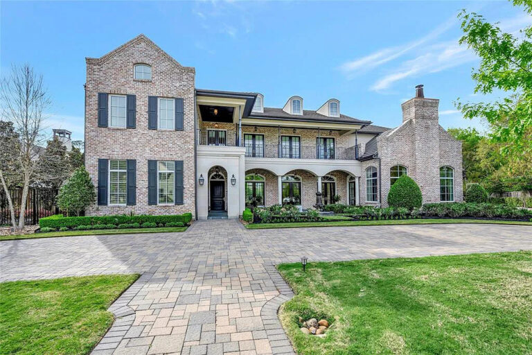 Refined Masterpiece: Luxury Haven Expressed in This Home in Houston, Texas with Listed Price at $3,985,000