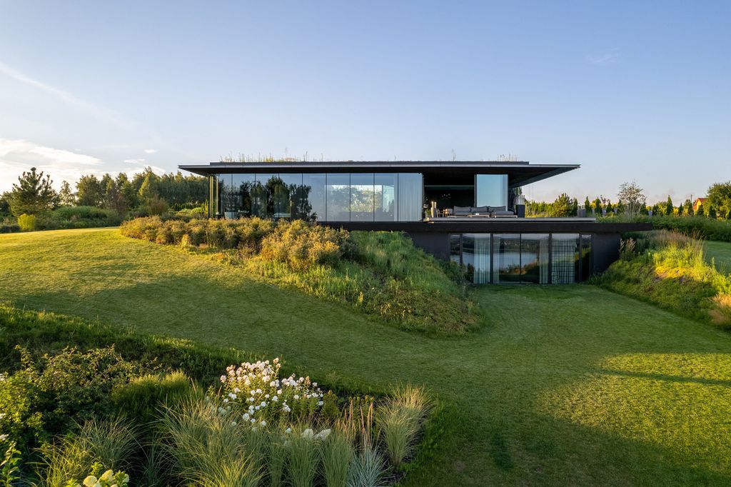 3535 Slope House on Bank of Vistula River by 77 Studio Architecture