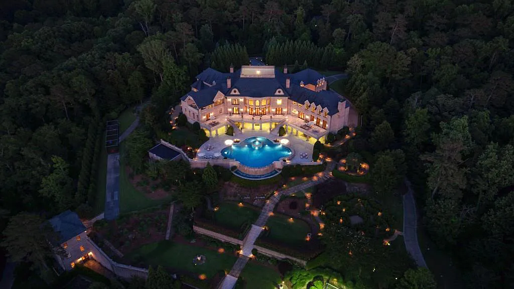 4110 Paces Ferry Road NW Home in Atlanta, Georgia. Experience ultimate privacy and luxury in Atlanta's most breathtaking gated estate, nestled on 17 acres of serene park-like grounds with extensive Chattahoochee River frontage. This remarkable property offers an unmatched array of amenities for the most discerning homeowner.
