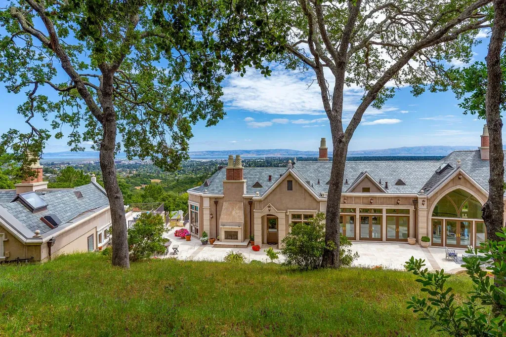 490 Las Pulgas Drive Home in Woodside, California. Step into a world of opulence and European elegance in this extraordinary residence situated on 5.32 acres of private gated land. Crafted with impeccable attention to detail by renowned builder Markay Johnson in 2014, this home offers breathtaking views of the San Francisco Bay. 