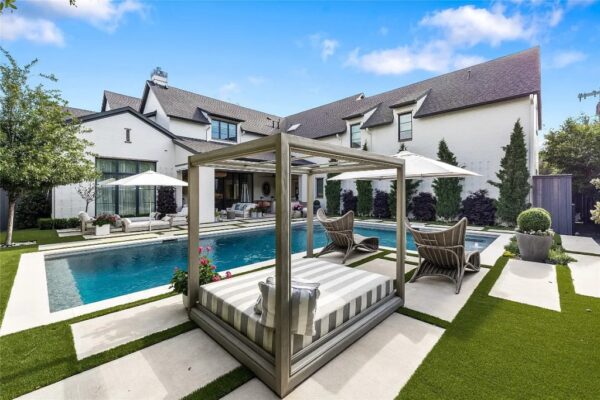 Stunning Custom Home In Dallas Texas With Timeless Finish