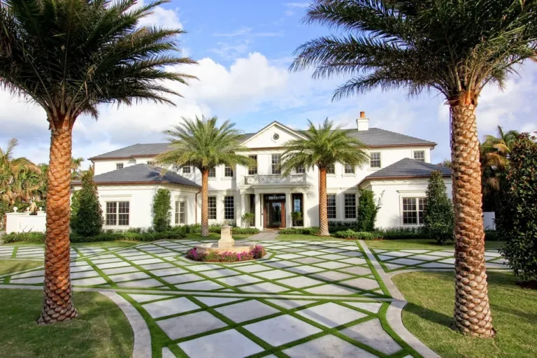 Stunning Palm Beach Traditional Georgian Estate in A Truly Exquisite Setting in Lantana, Florida