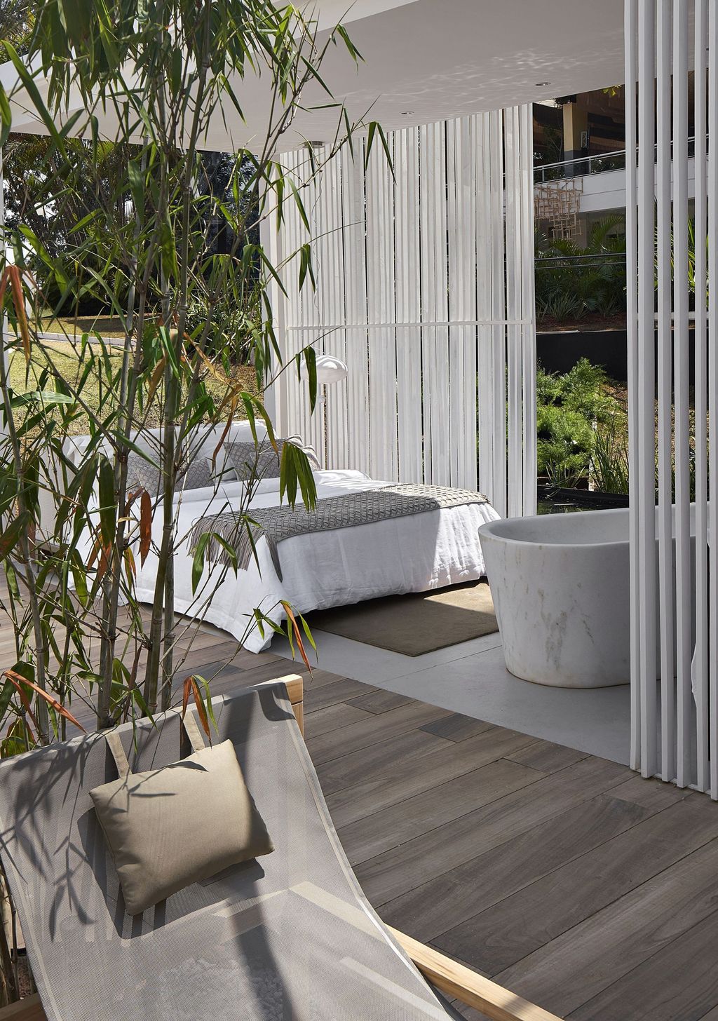 Acqua House with simplicity & functionality by Cristina Menezes Arquitetura