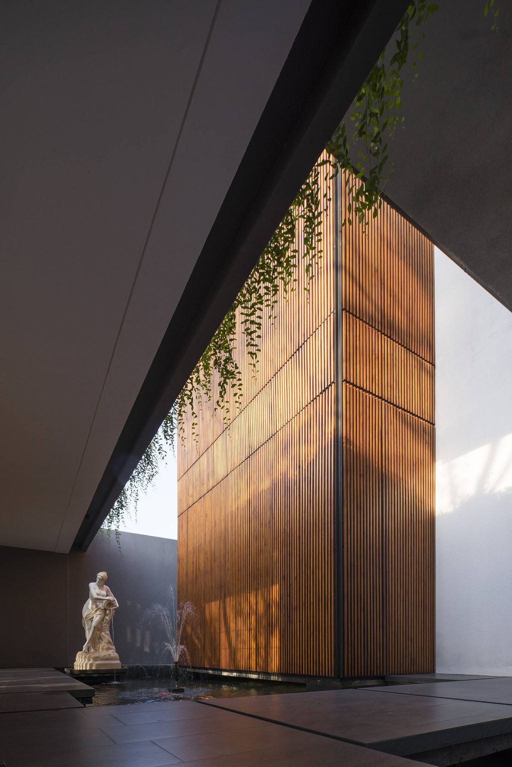 Between 2 Courtyards House offers Serene and Relaxing Spaces by Eben