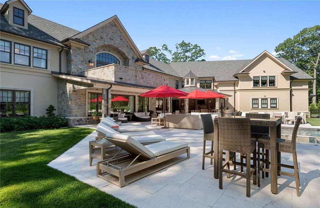 Captivating Haven in Cold Spring Harbor, NY Harmonizing Modern Opulence with Timeless Design Listed at $9.995M