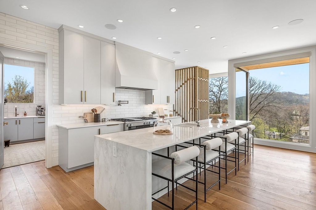 Captivating Modern Hillside Residence with Panoramic Views and Cutting-Edge Automation in Nashville, TN Listed at $6 Million