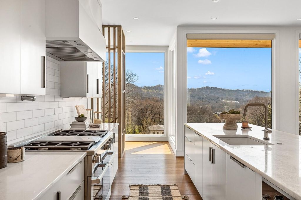 Captivating Modern Hillside Residence with Panoramic Views and Cutting-Edge Automation in Nashville, TN Listed at $6 Million