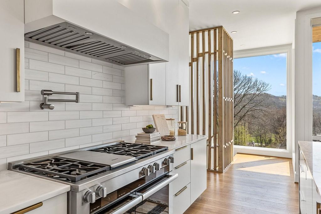 Captivating Modern Hillside Residence with Panoramic Views and Cutting-Edge Automation in Nashville, TN Listed at $6 Million