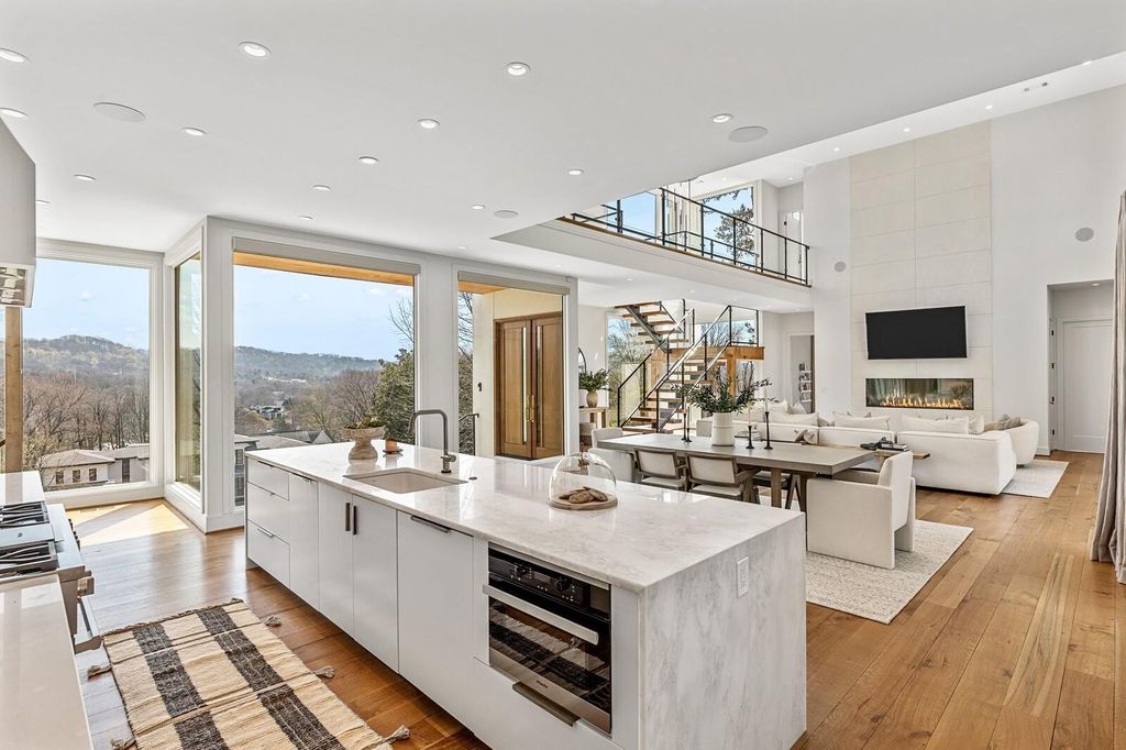 Captivating Modern Hillside Residence with Panoramic Views and Cutting-Edge Automation in Nashville, TN Listed at $6 Million
