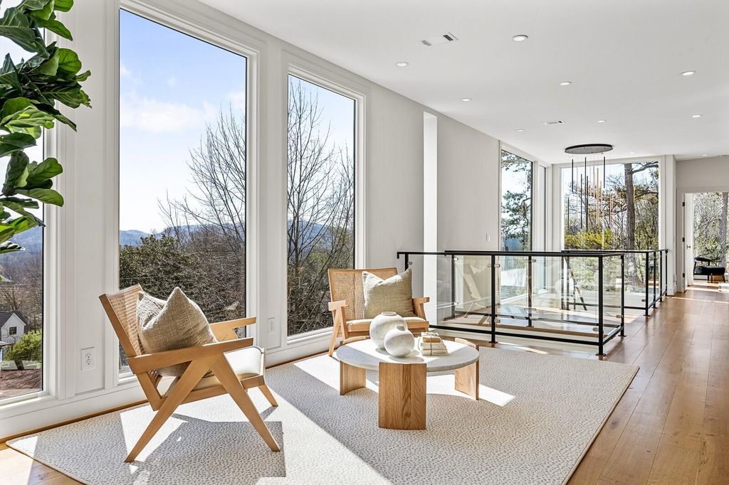 Captivating Modern Hillside Residence with Panoramic Views and Cutting-Edge Automation in Nashville, TN Listed at $6 Million