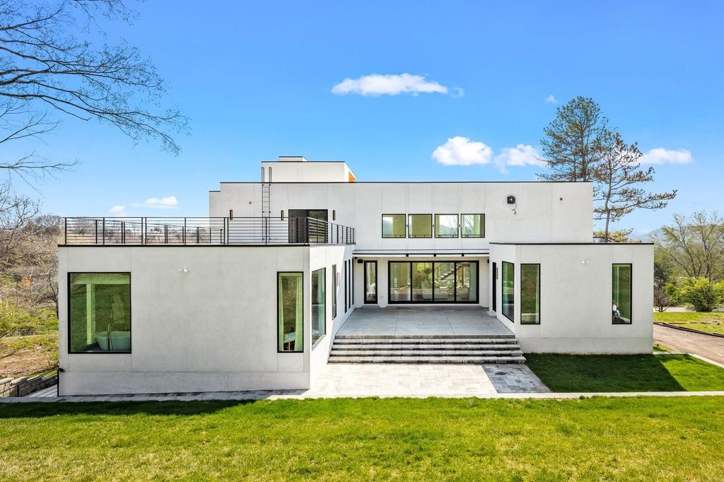 Captivating Modern Hillside Residence with Panoramic Views and Cutting-Edge Automation in Nashville, TN Listed at $6 Million